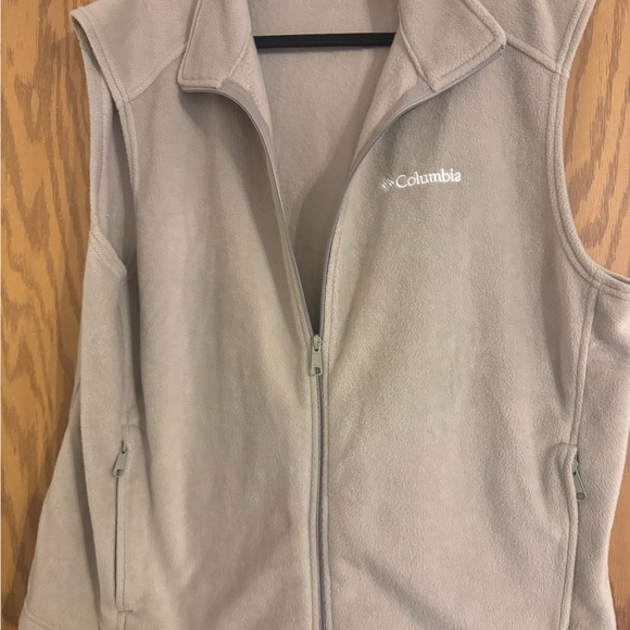 Columbia Sportswear Company Steens Mountain Vest Size XL Color Tan/Beige. - Picture 2 of 9